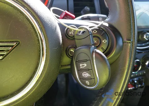 2020 Mini Hardtop Oxford Edition из США, поврежденный, VIN WMWXU7C06L2M63032